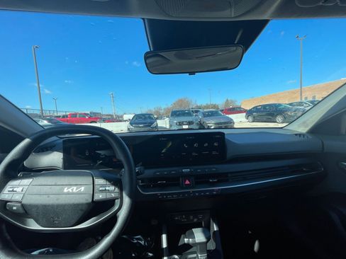 Used 2025 Kia K4 LXS image 33