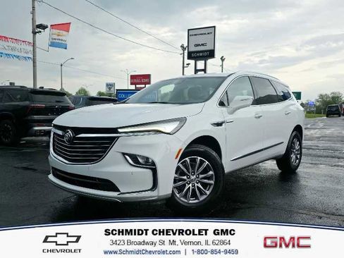 Used 2023 Buick Enclave Essence image 1