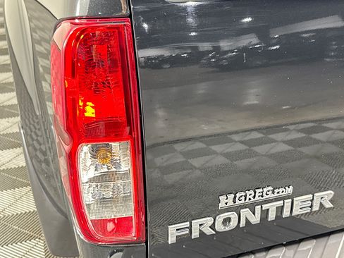 Used 2021 Nissan Frontier SV w/ SV Utility Package image 59