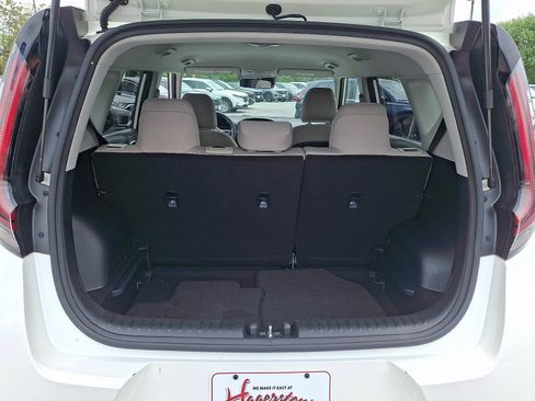 Certified 2025 Kia Soul LX w/ LX Technology Package FWD image 29