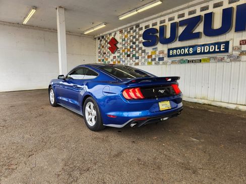 Used 2018 Ford Mustang Coupe RWD image 9