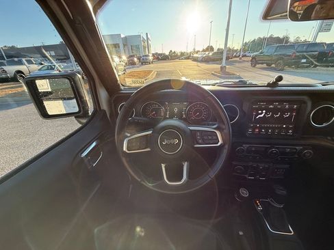 Used 2021 Jeep Gladiator Overland w/ Popular Equipment Package image 14