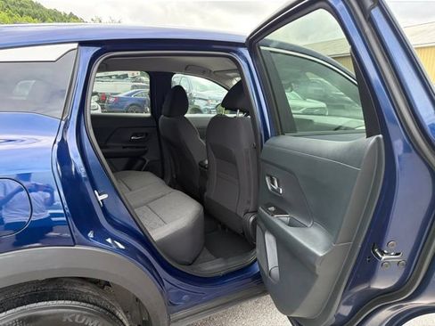 Used 2025 Nissan Kicks SV AWD/4WD image 32