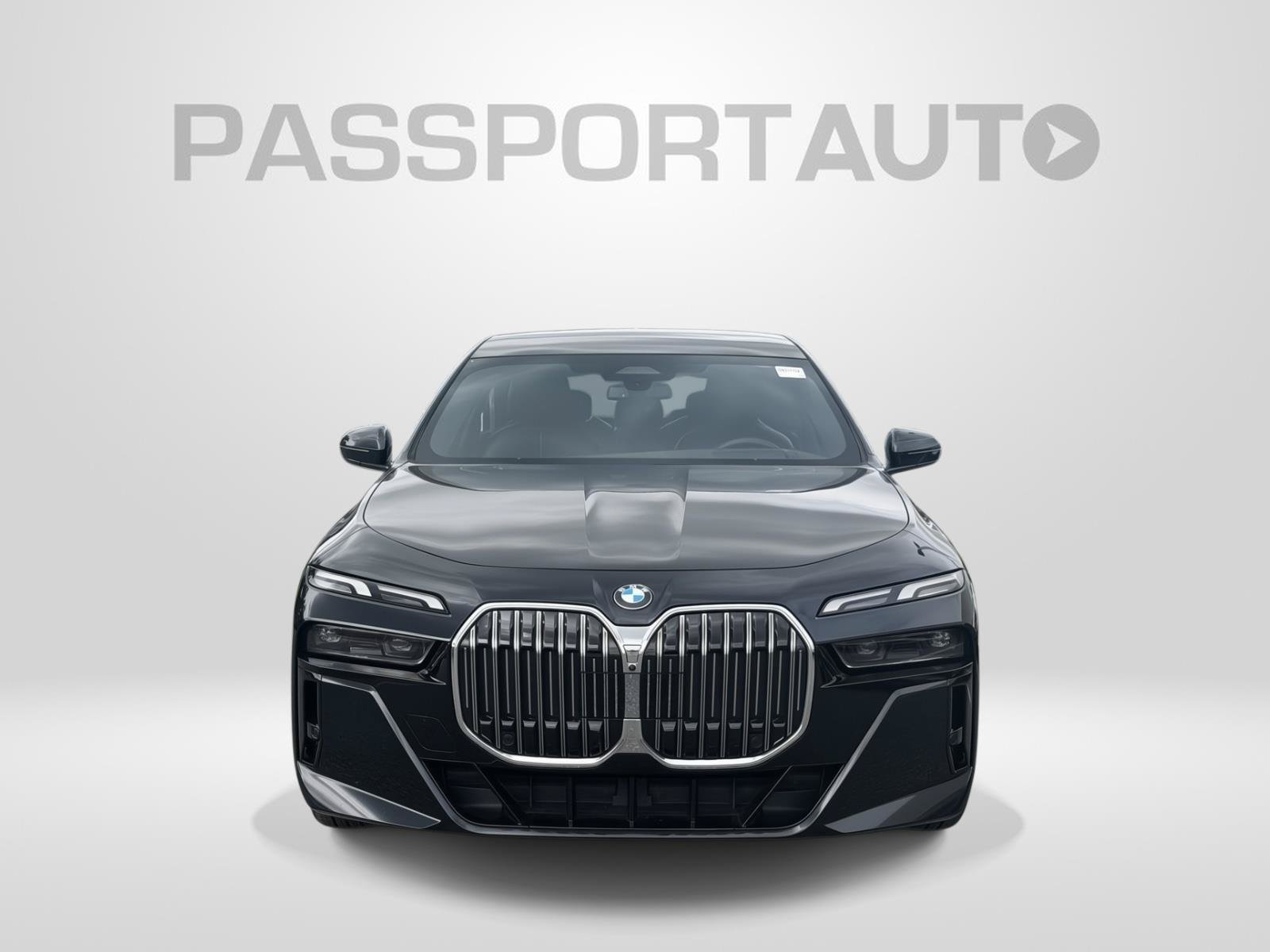 Used 2023 BMW 760i xDrive w/ Parking Assistance Package AWD/4WD image 2