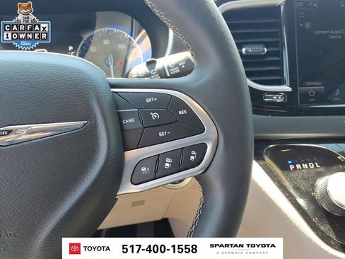 Used 2024 Chrysler Pacifica Touring-L FWD image 18