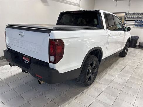 Used 2025 Honda Ridgeline Black Edition image 4