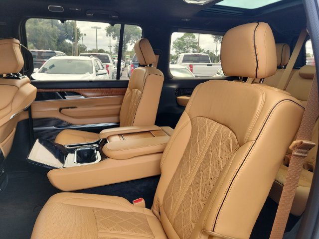 Used 2023 Jeep Grand Wagoneer Series III AWD/4WD image 22