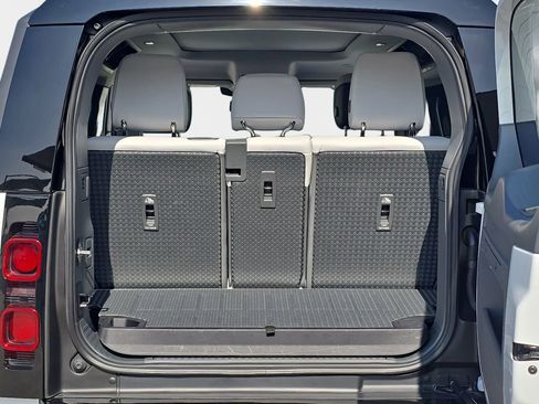 Certified 2025 Land Rover Defender 90 X-Dynamic SE image 12