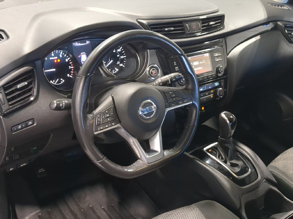 Used 2017 Nissan Rogue Sport SV w/ SV All-Weather Package AWD/4WD image 12