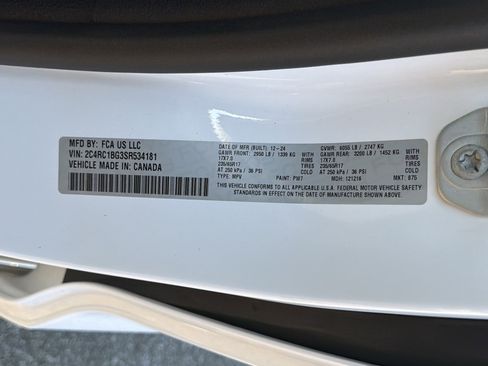 Used 2025 Chrysler Pacifica Select image 34