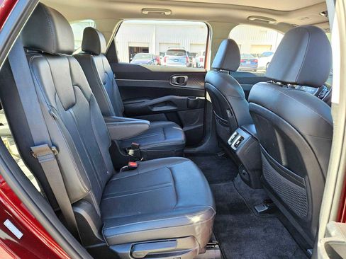 Certified 2024 Kia Sorento EX w/ Panoramic Sunroof Package image 19