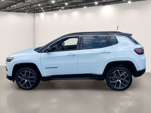 Used 2025 Jeep Compass Limited w/ Elite Group AWD/4WD image 4