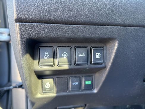 Used 2018 Nissan Rogue SL w/ Premium Package image 12