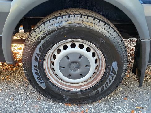 Used 2013 Mercedes-Benz Sprinter 2500 image 6