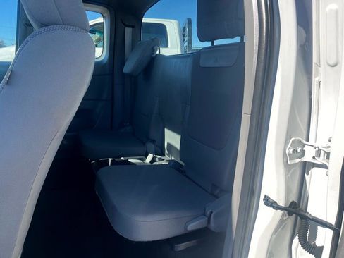 Used 2015 Toyota Tacoma 2WD Access Cab image 17