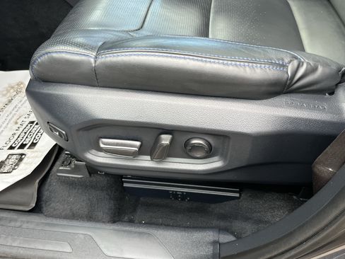 Used 2024 Toyota Tundra Platinum AWD/4WD image 19