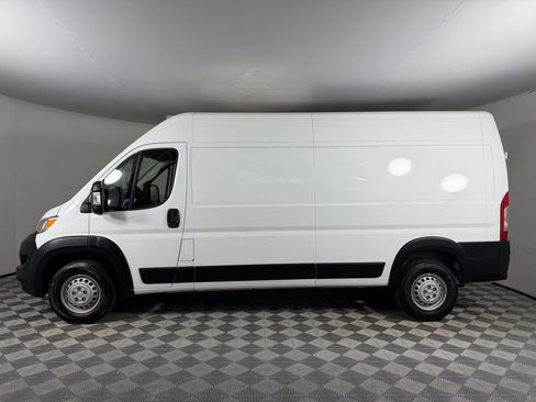 Used 2025 RAM ProMaster 2500 w/ Convenience Group FWD image 9