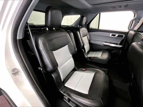 Used 2022 Ford Explorer XLT w/ Equipment Group 202A image 26