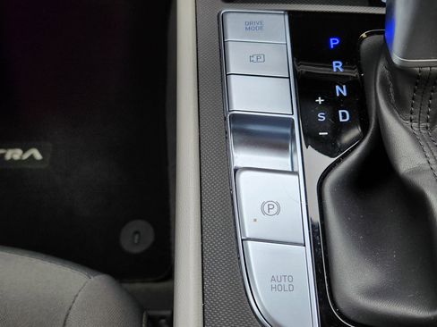 Certified 2025 Hyundai Elantra SEL image 31