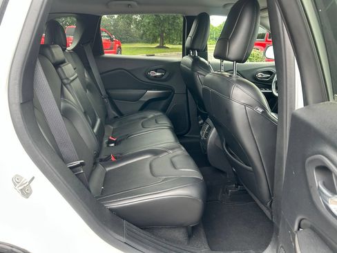 Used 2019 Jeep Cherokee Limited AWD/4WD image 14