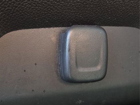 Used 2015 Chevrolet Colorado W/T image 16