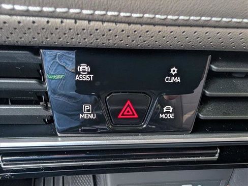 Certified 2025 Volkswagen Atlas SEL AWD/4WD image 40