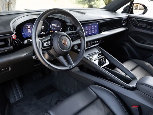 Certified 2025 Porsche Macan 4 Electric AWD/4WD image 4