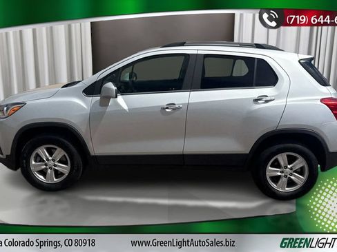 Used 2019 Chevrolet Trax LT w/ LT Convenience Package AWD/4WD image 2