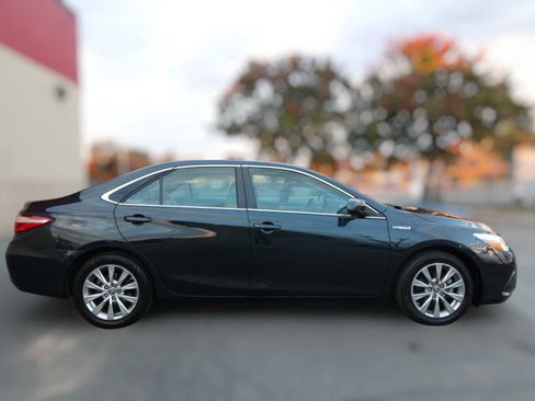 Used 2016 Toyota Camry XLE image 12