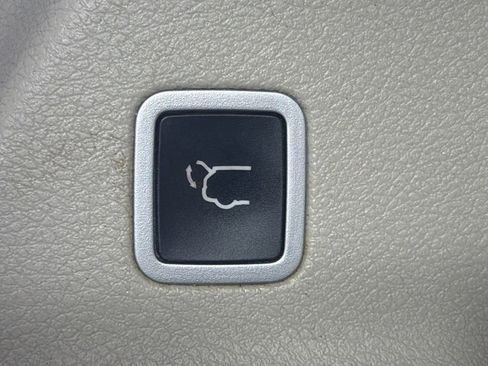 Used 2017 Chrysler Pacifica Limited w/ UConnect Theater Package image 19