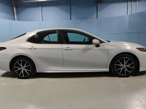 Used 2022 Toyota Camry SE w/ Convenience Package FWD image 30