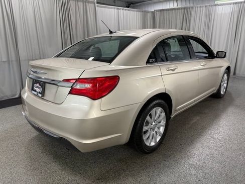Used 2013 Chrysler 200 Touring FWD image 4