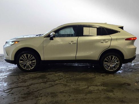 Used 2023 Toyota Venza XLE image 6