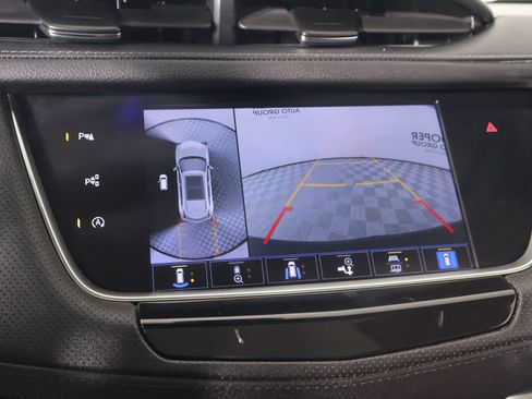 Used 2022 Cadillac XT5 Premium Luxury w/ Technology Package FWD image 6