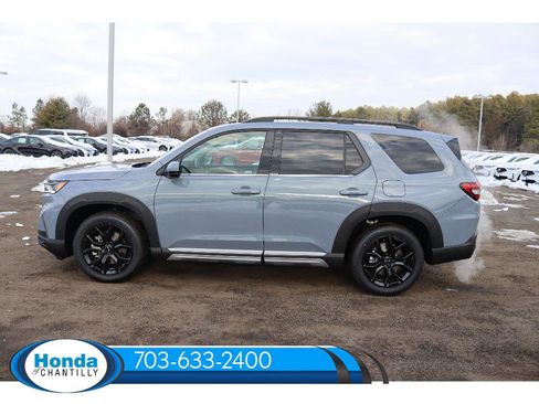 New 2025 Honda Pilot Touring image 4