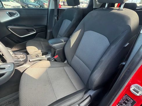 Used 2020 Kia Soul LX FWD image 9