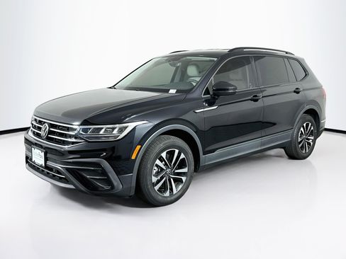 Used 2023 Volkswagen Tiguan S FWD image 3