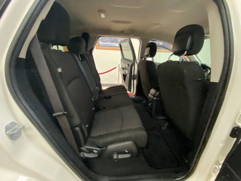 Used 2019 Dodge Journey SE image 17