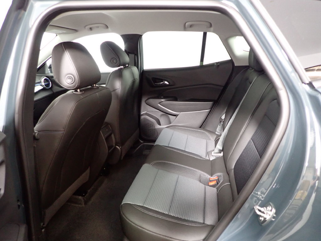 New 2026 Chevrolet Trax LT w/ Midnight Edition FWD image 31