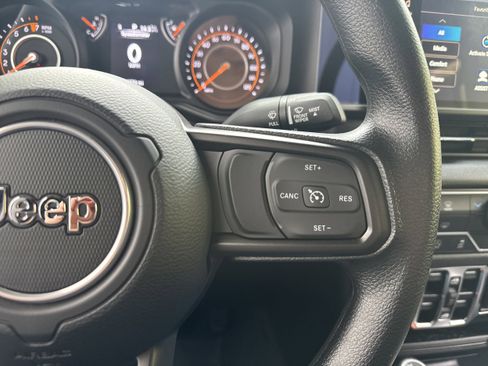 Used 2025 Jeep Gladiator Sport image 20