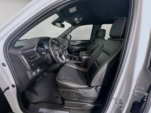 Used 2024 GMC Yukon XL SLT image 13