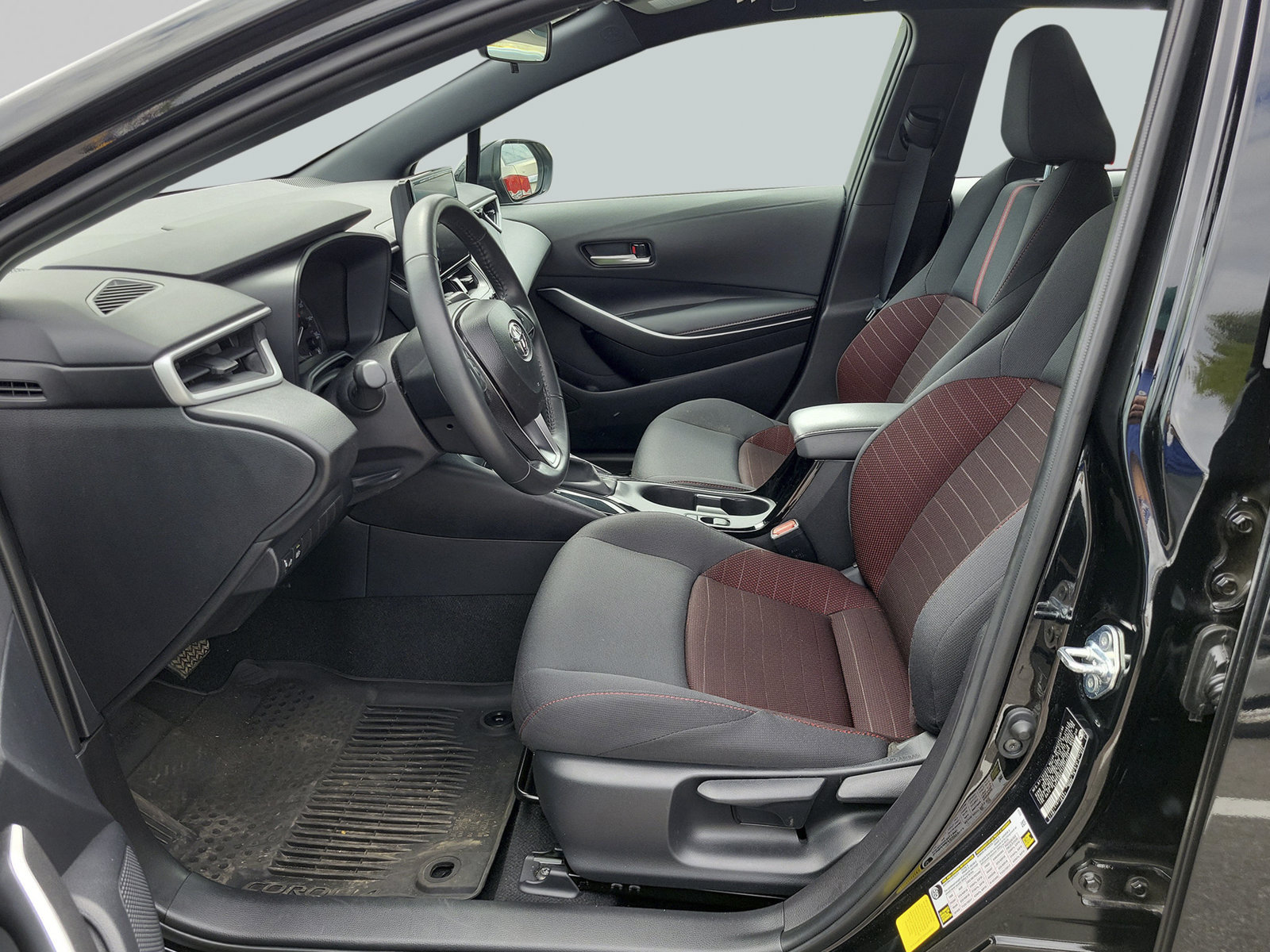 Used 2025 Toyota Corolla SE FWD image 25