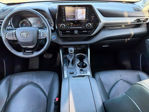 Used 2021 Toyota Highlander Limited image 19