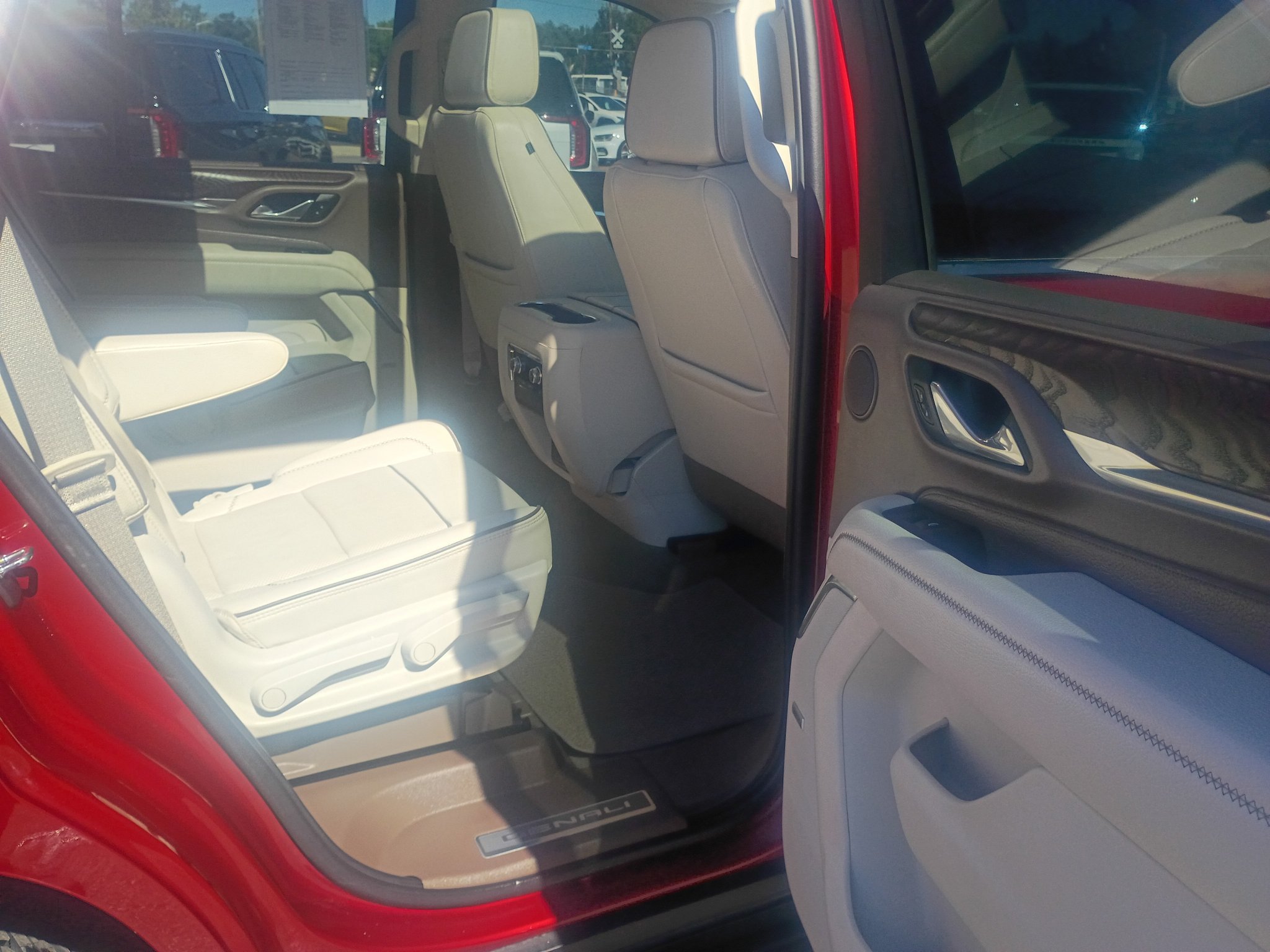 Used 2023 GMC Yukon Denali AWD/4WD image 14