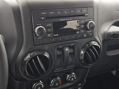 Used 2017 Jeep Wrangler Sahara AWD/4WD image 20