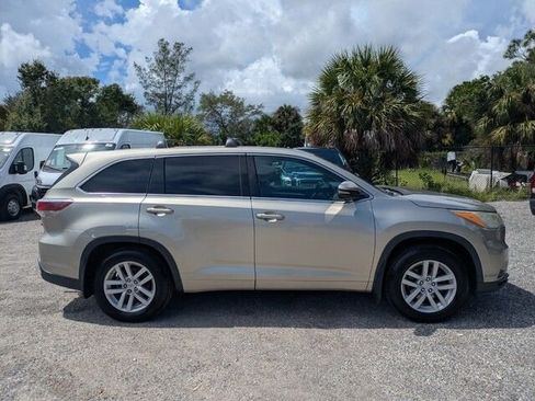 Used 2014 Toyota Highlander LE image 8