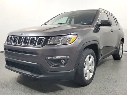 Used 2021 Jeep Compass Latitude image 3