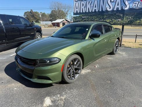 Used 2022 Dodge Charger SXT w/ Blacktop Package image 3