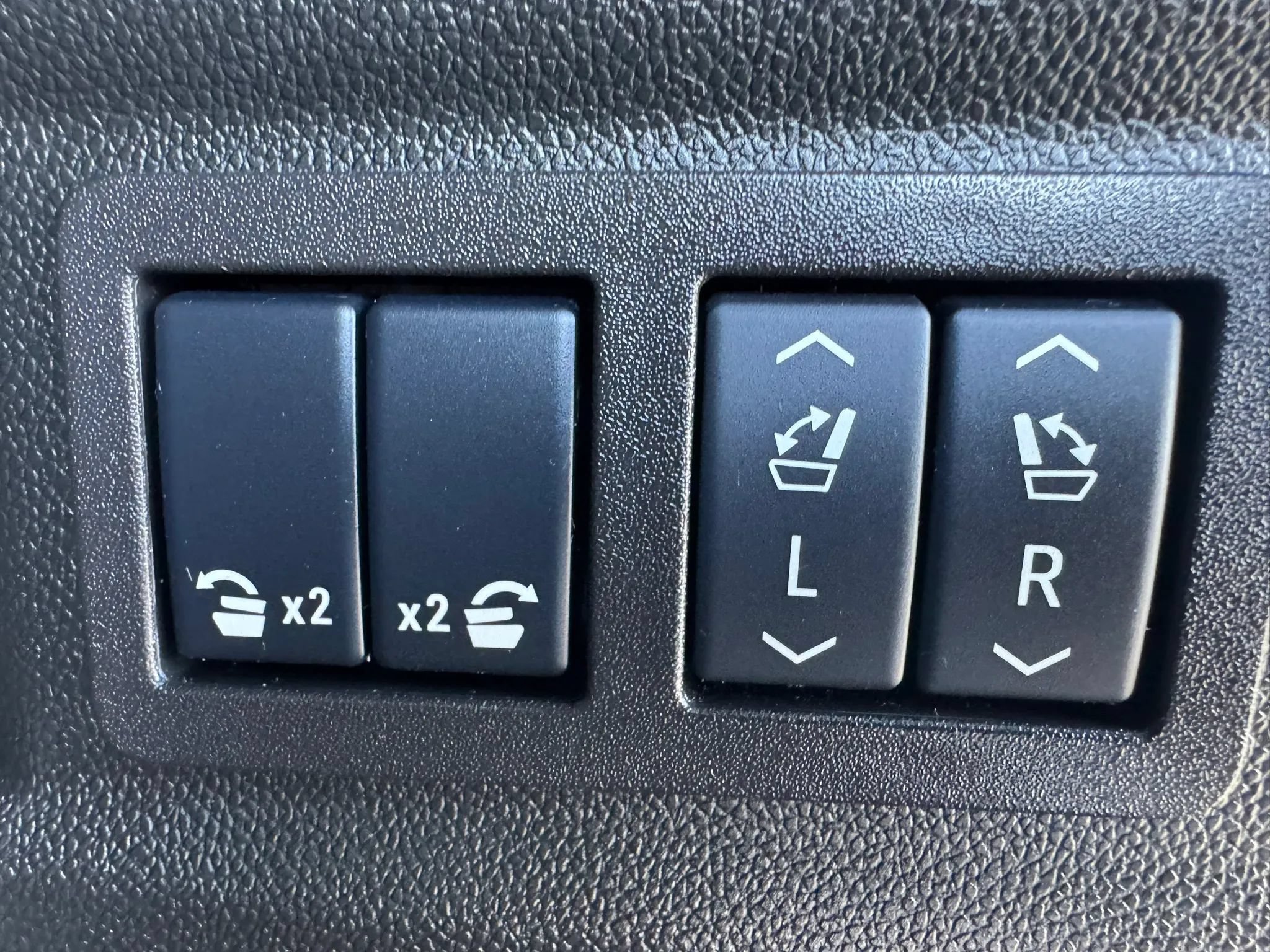 Used 2025 GMC Yukon Denali AWD/4WD image 18