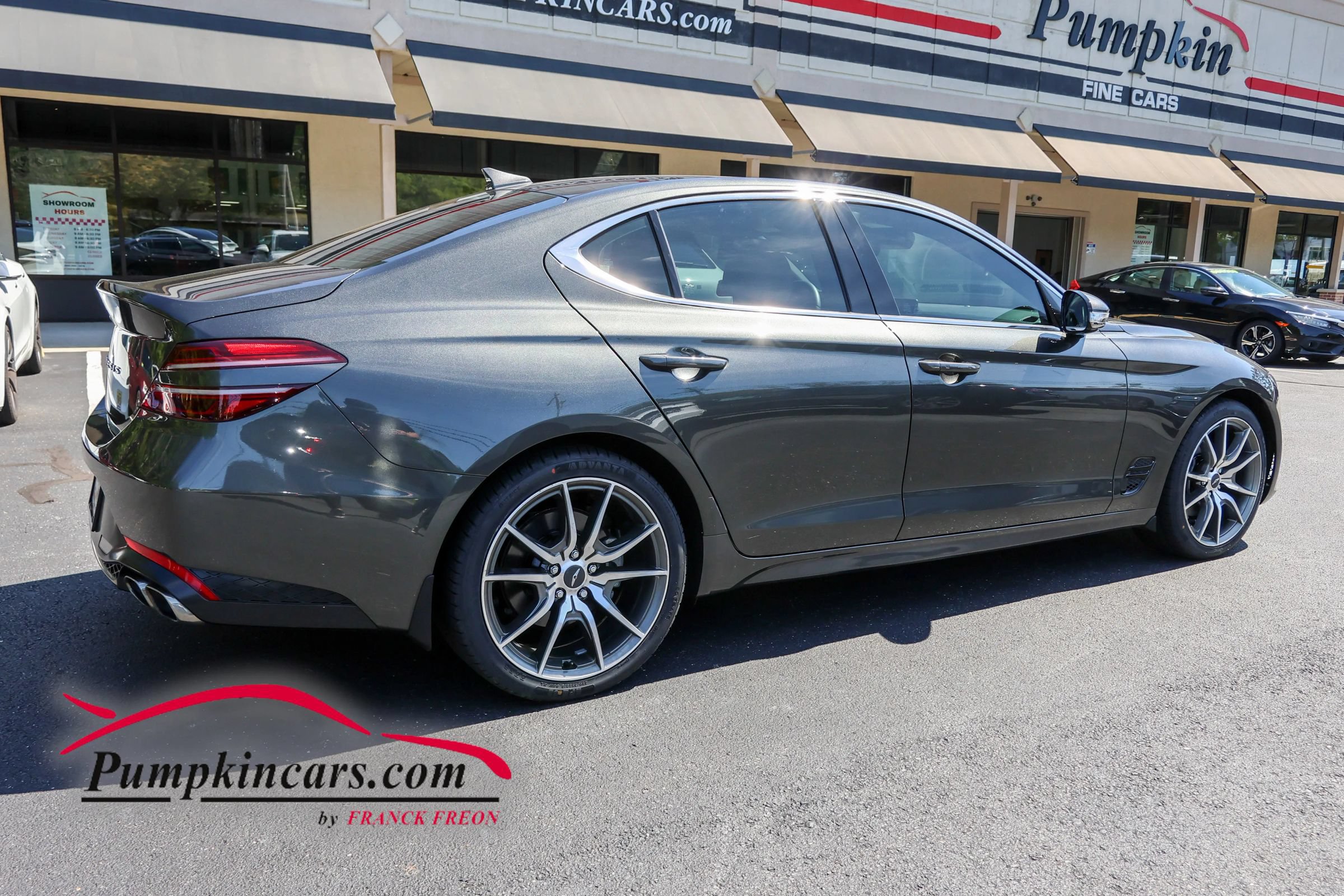Used 2023 Genesis G70 2.0T RWD image 3